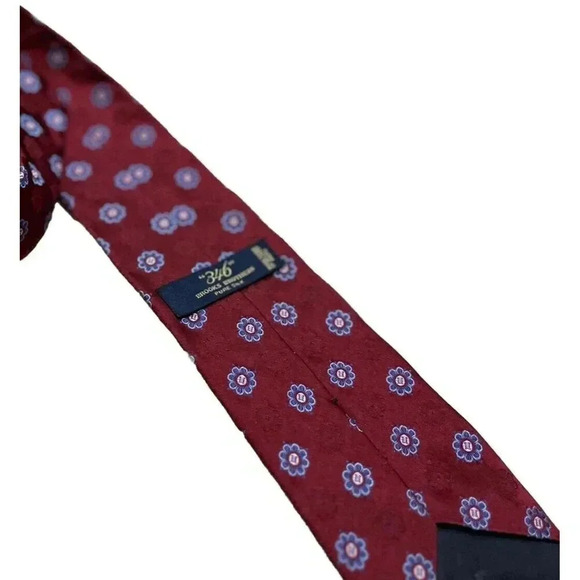 VTG Brooks Brothers 346 Stain Resistant 100% Pure Silk Burgundy Floral - Picture 2 of 2